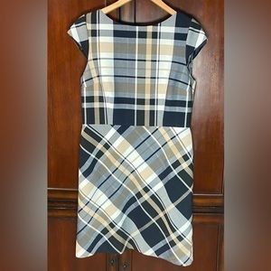 Karen Millen Capped Sleve Mid-length Dress. Size 12. Blk, Tan, White.